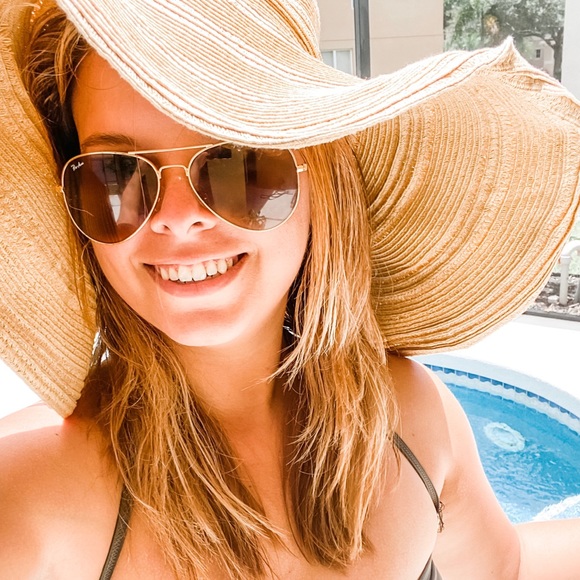 Meet your Posher, Karla - Picture 1 of 1